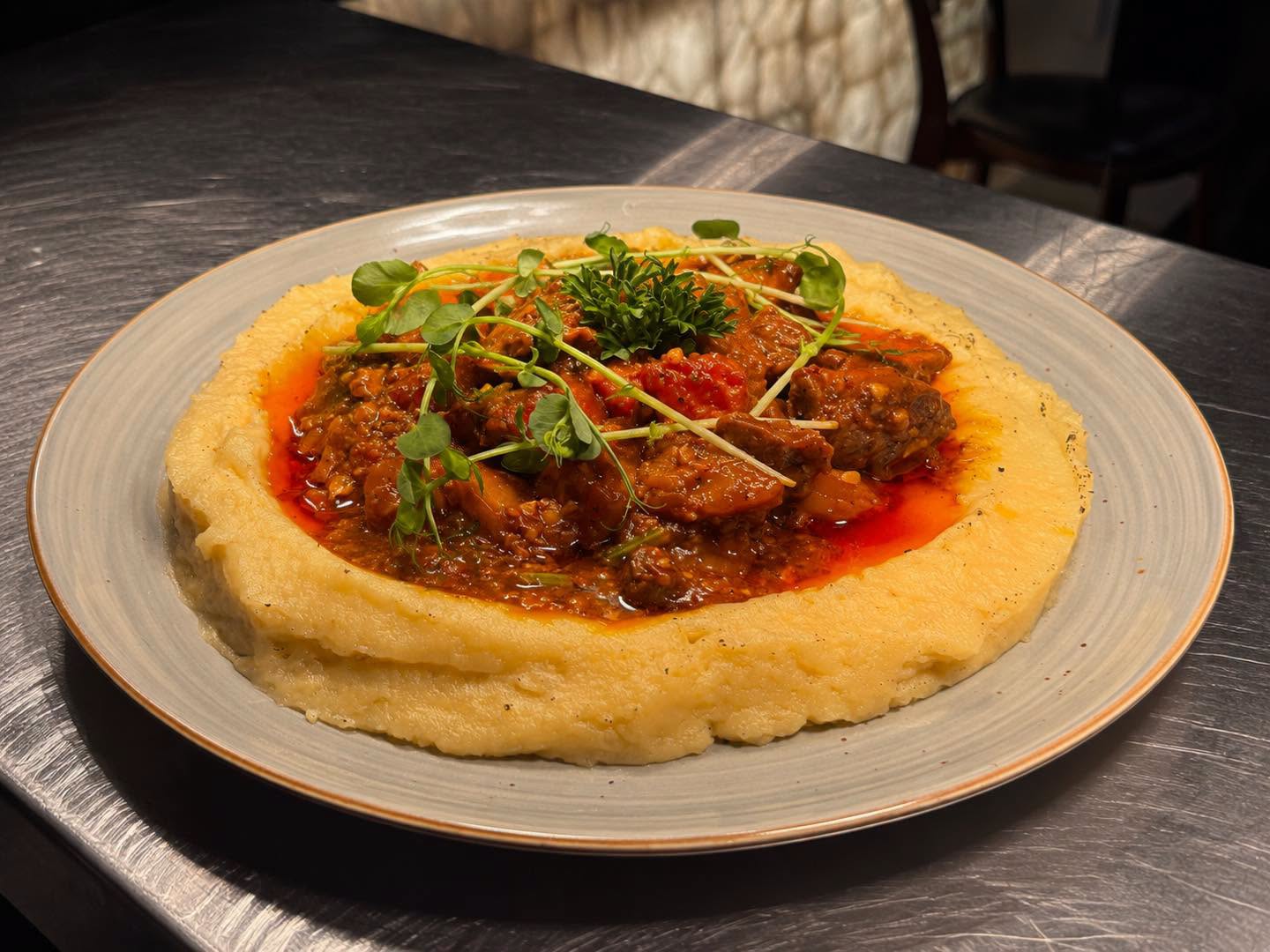 Braised meat served with mashed potatoes