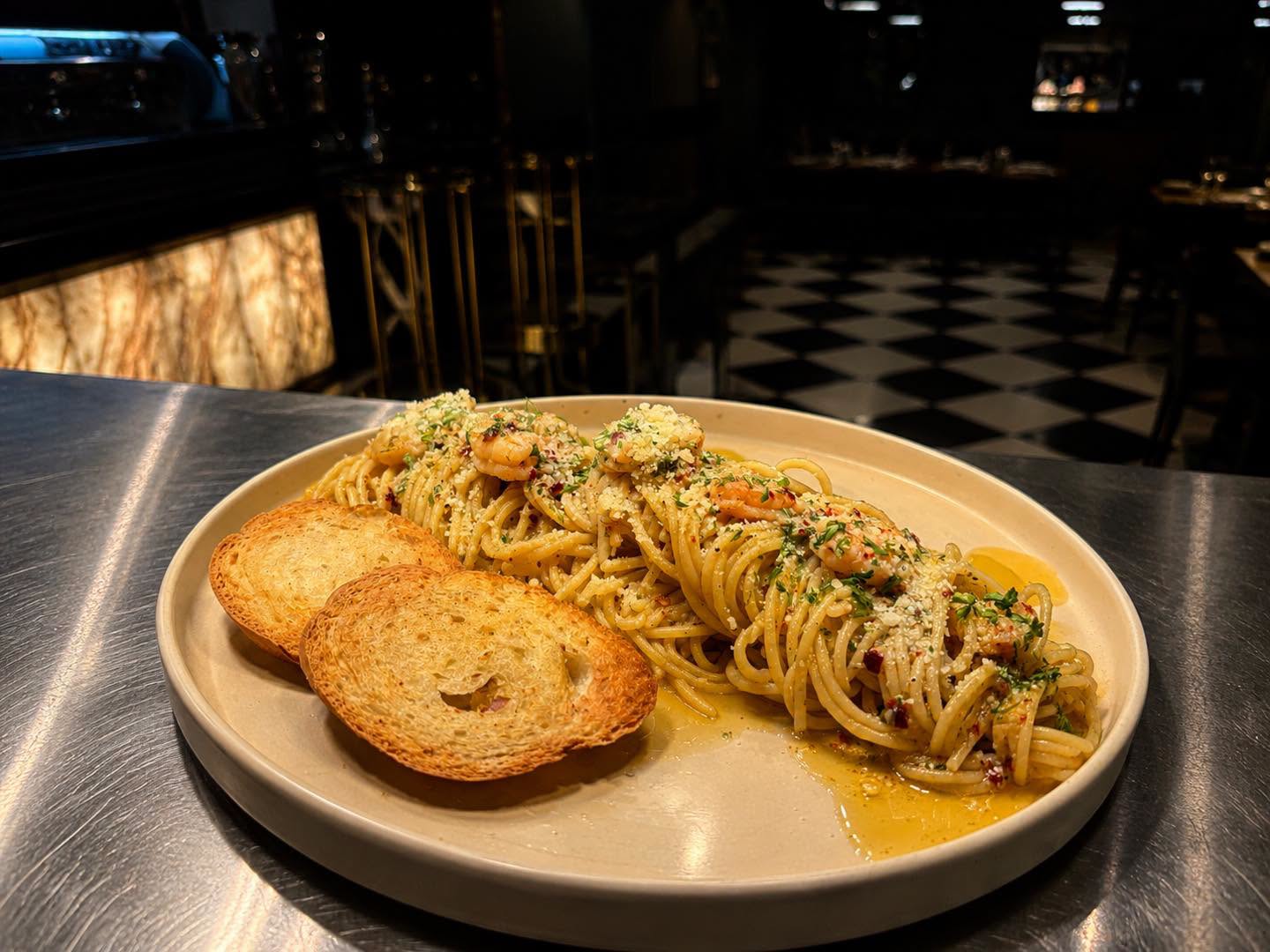 Shrimp pasta served with toasted bread