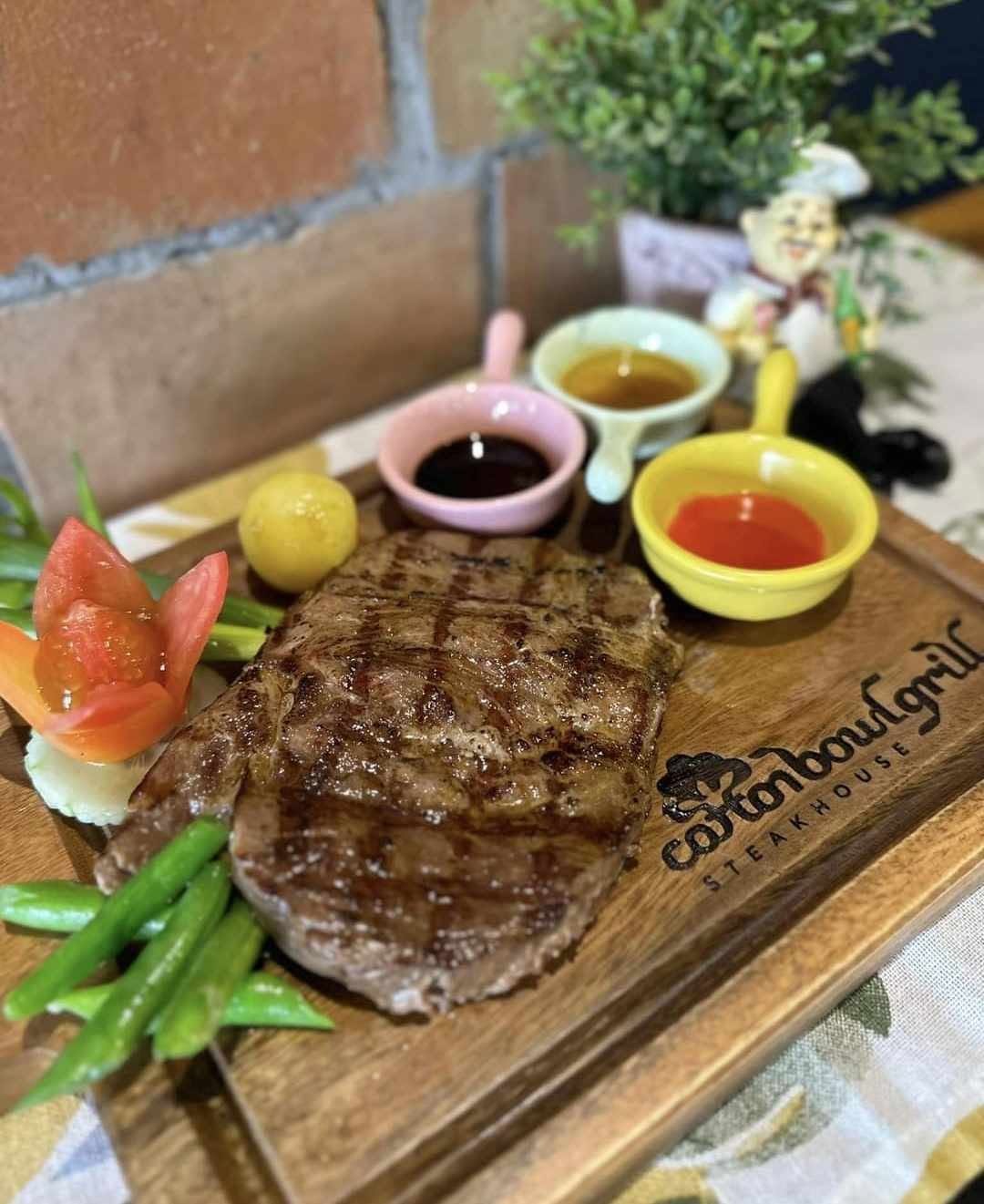 Marbled Rib Eye Steak served with vegetables and dipping sauces