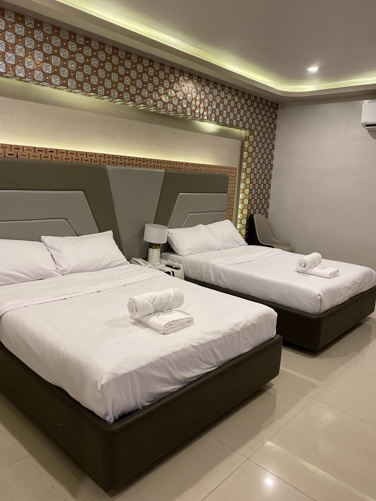 Twin-bed hotel room at EmJake Aquawave Resort