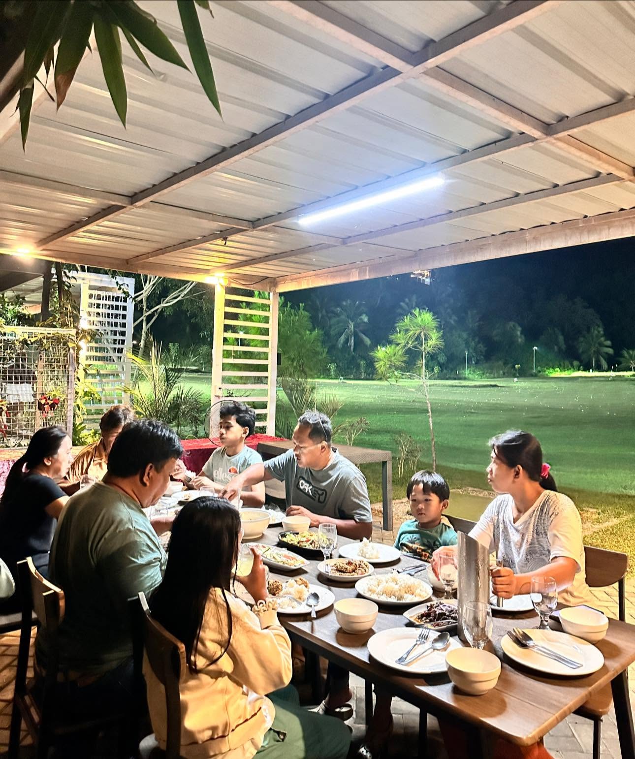 Family group dining beside the J-Hills driving range