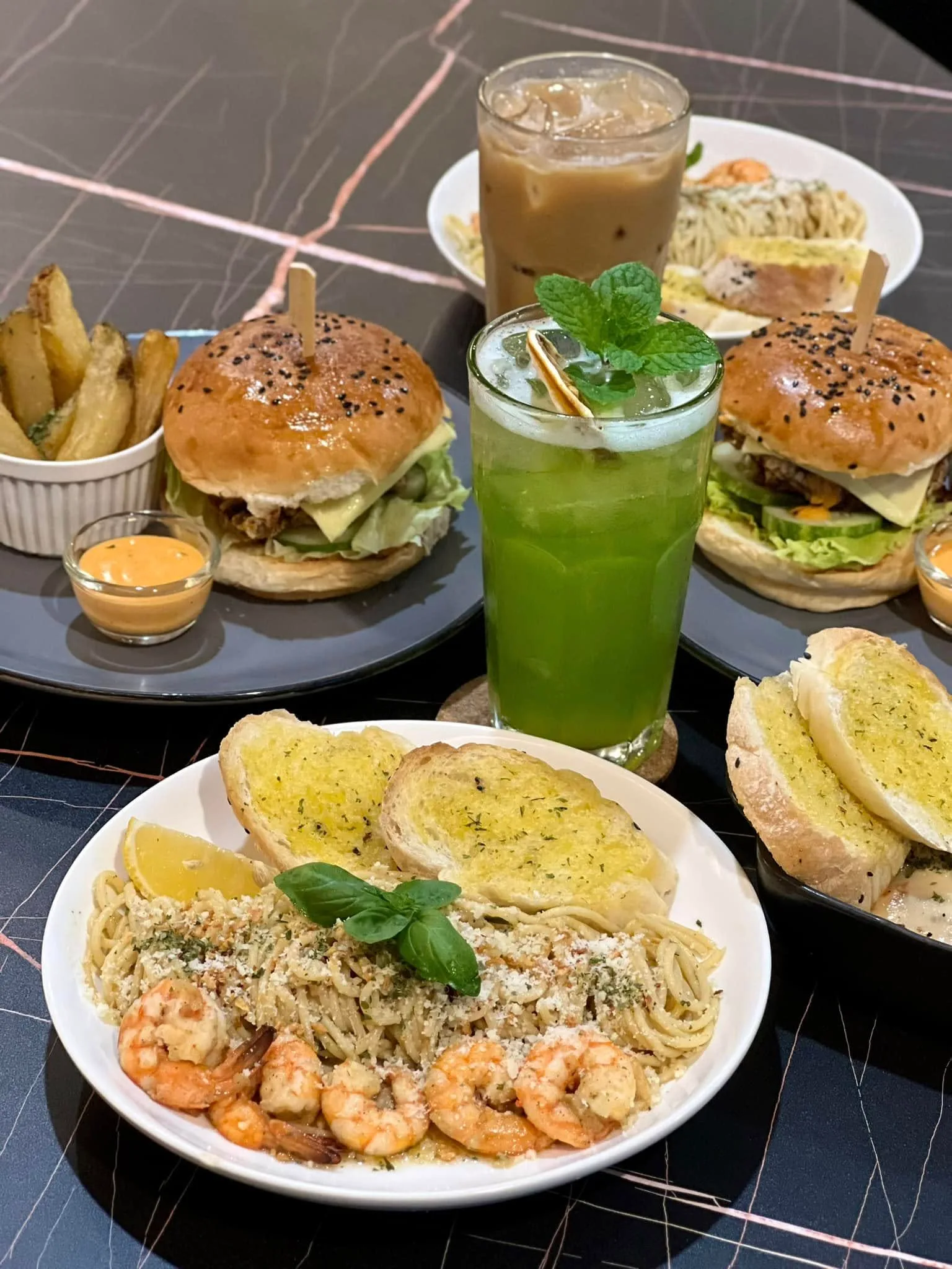 Pasta, burgers, drinks, and café food at Nikko's Brew