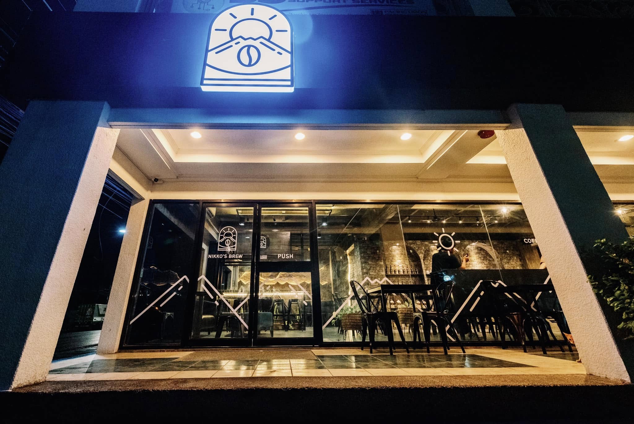 Front entrance of Nikko's Brew
